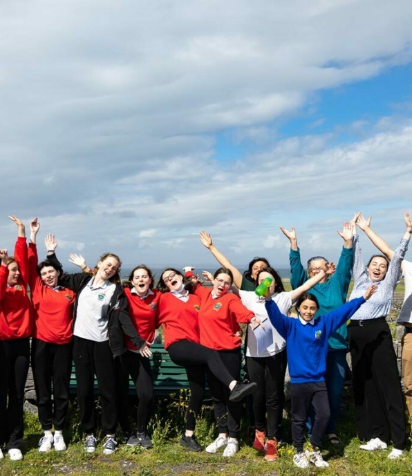 The INO team spent two glorious days on the magical island of Inis Meáin running development workshops with secondary school students of Coláiste Naomh Eoin for the Out of the Ordinary opera.
Out of the Ordinary / As an nGnách