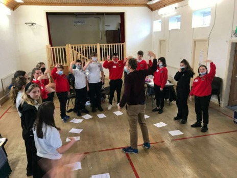 Workshops at Coláiste Naomh Eoin on Inis Meáin brought the participants together with a team of creative professionals to get to work on the opera.
Out of the Ordinary/ As an nGnách